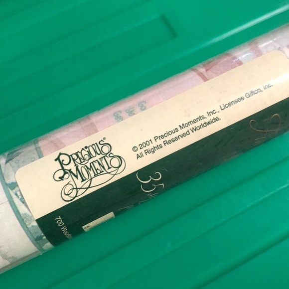 VTG 2000-2001 Precious Moments Wrapping Paper - Picture 4 of 6